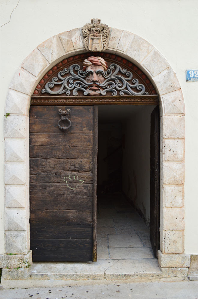 Mustaćon